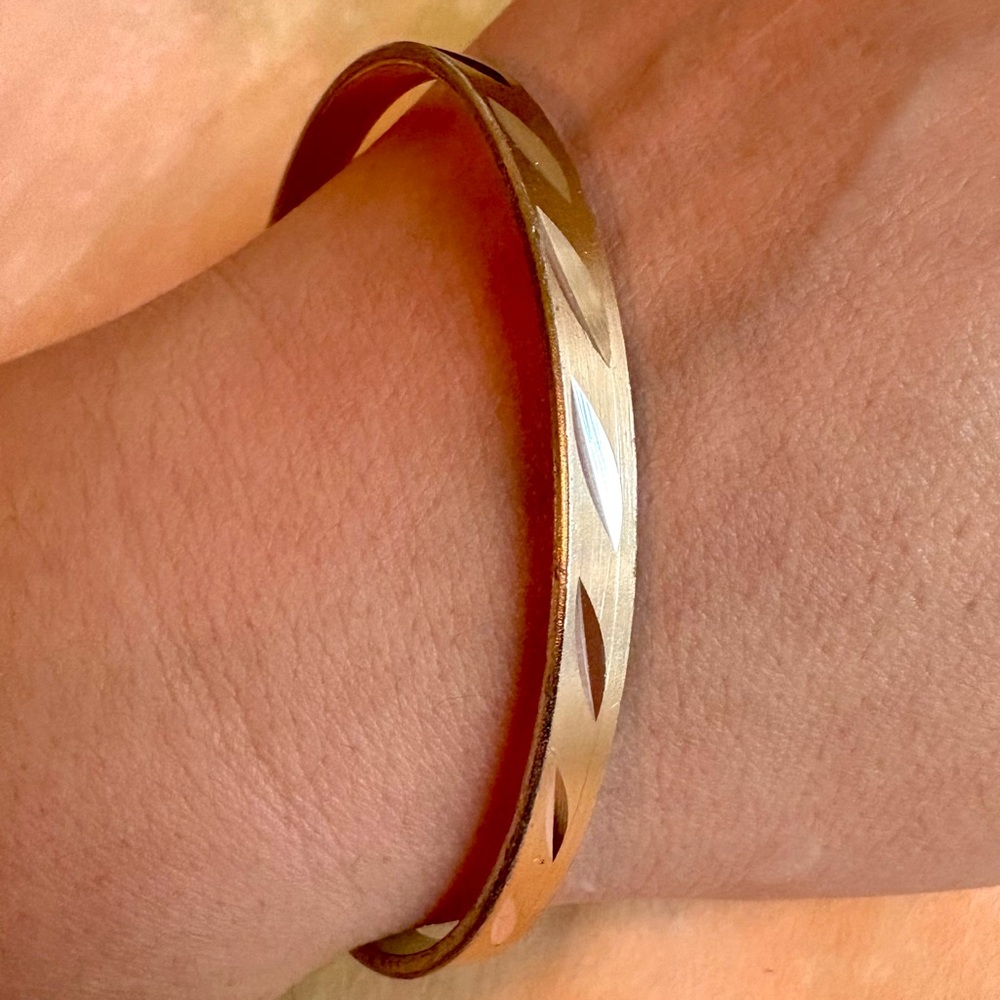 Silver tone bangle bracelet‎